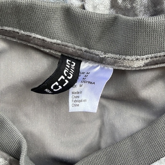 Divided Velvet California Dress Size M - Picture 7 of 9